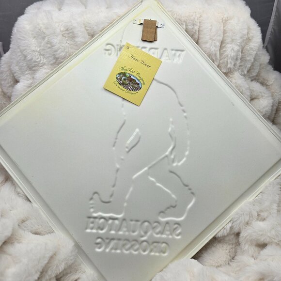 Bigfoot "Warning Sasquatch Crossing" Black and Yellow Metal Sign w/ Hanger (NWT) - Picture 3 of 5